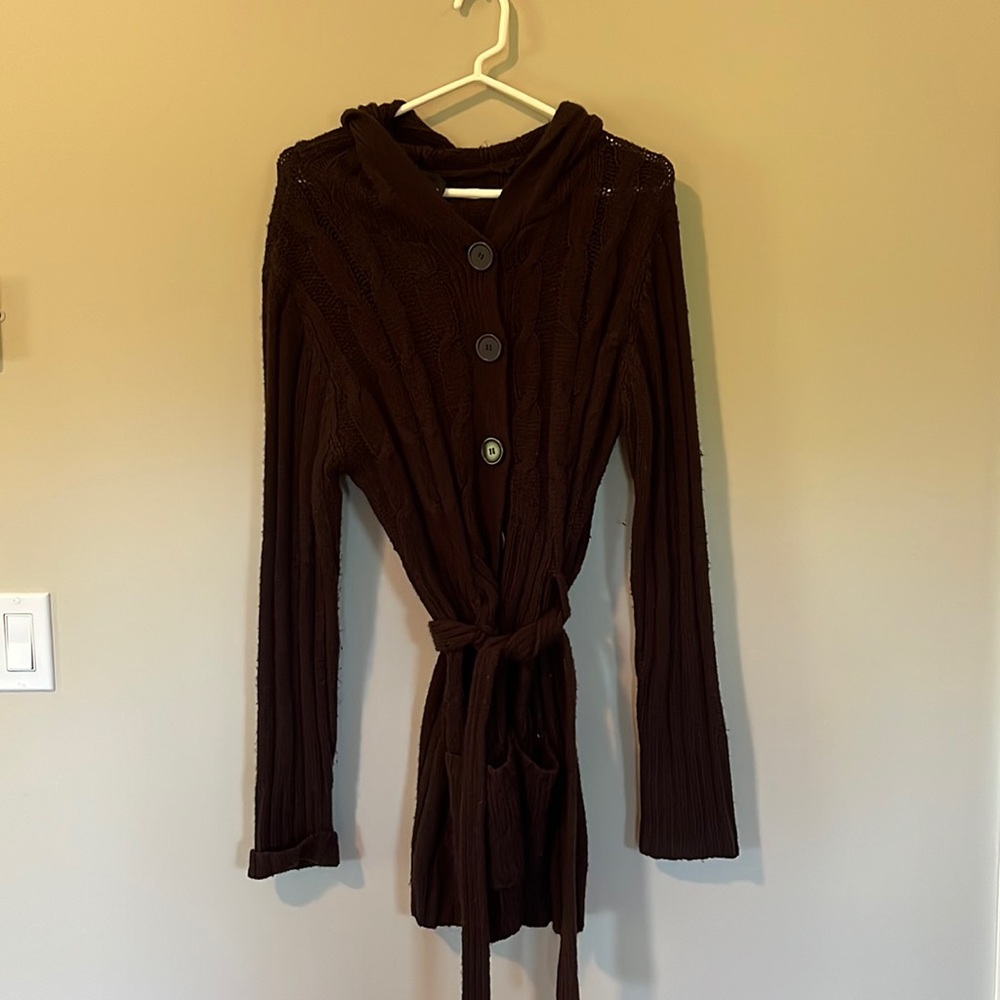 Long brown hooded sweater with front tie large buttons and two from pockets JrXL